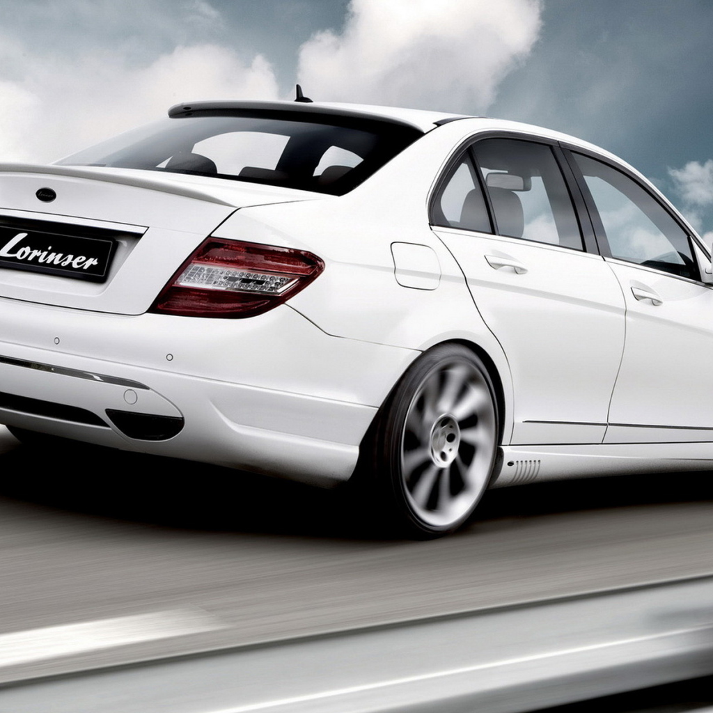 Мерседес Бенц С класс в белом цвете