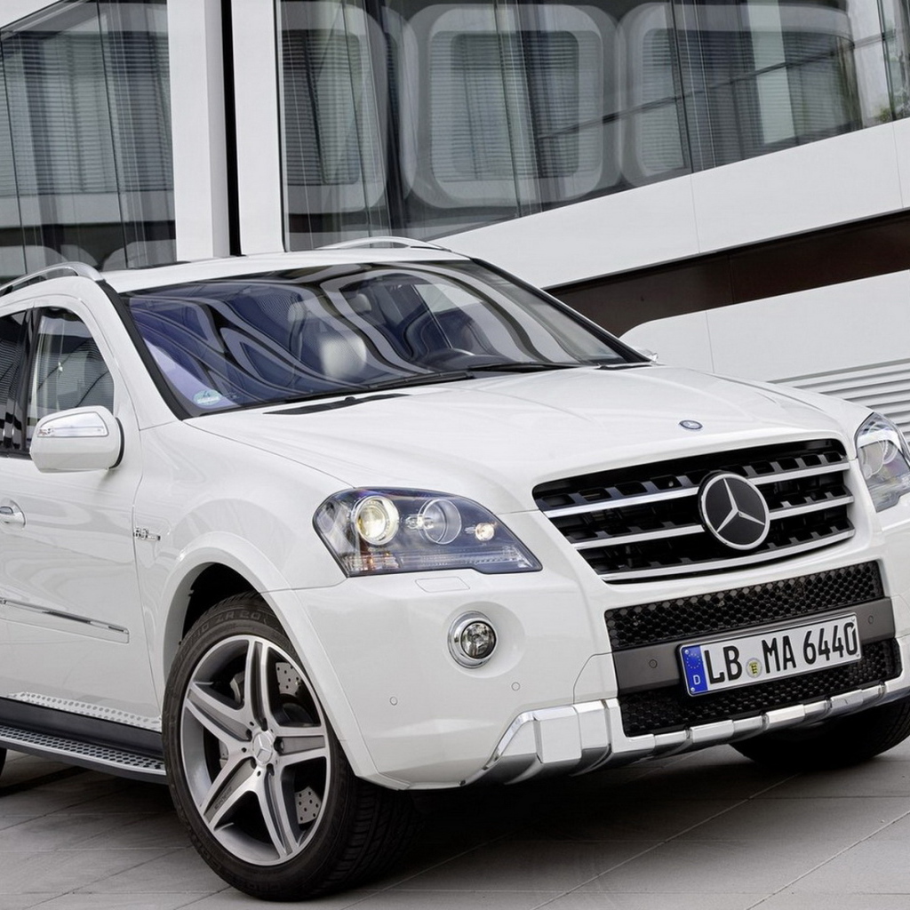 Mercedes-Benz-ML 63 AMG 2011