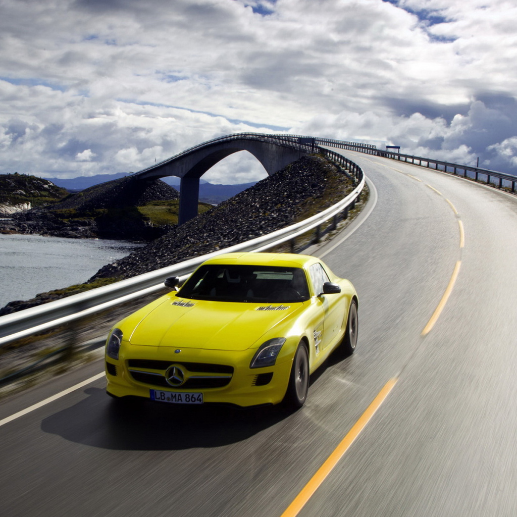 Мерседес Бенц SLS AMG