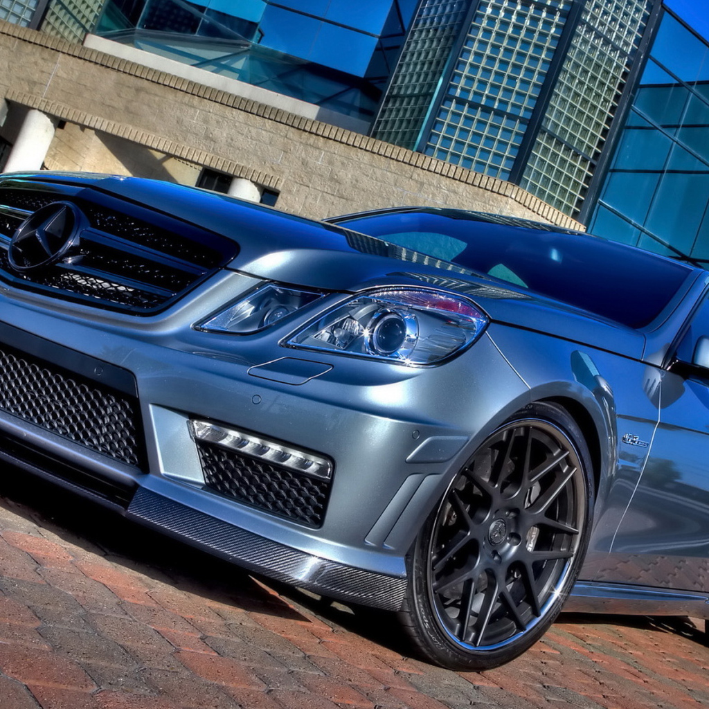 Мерседес Бенц E63 AMG