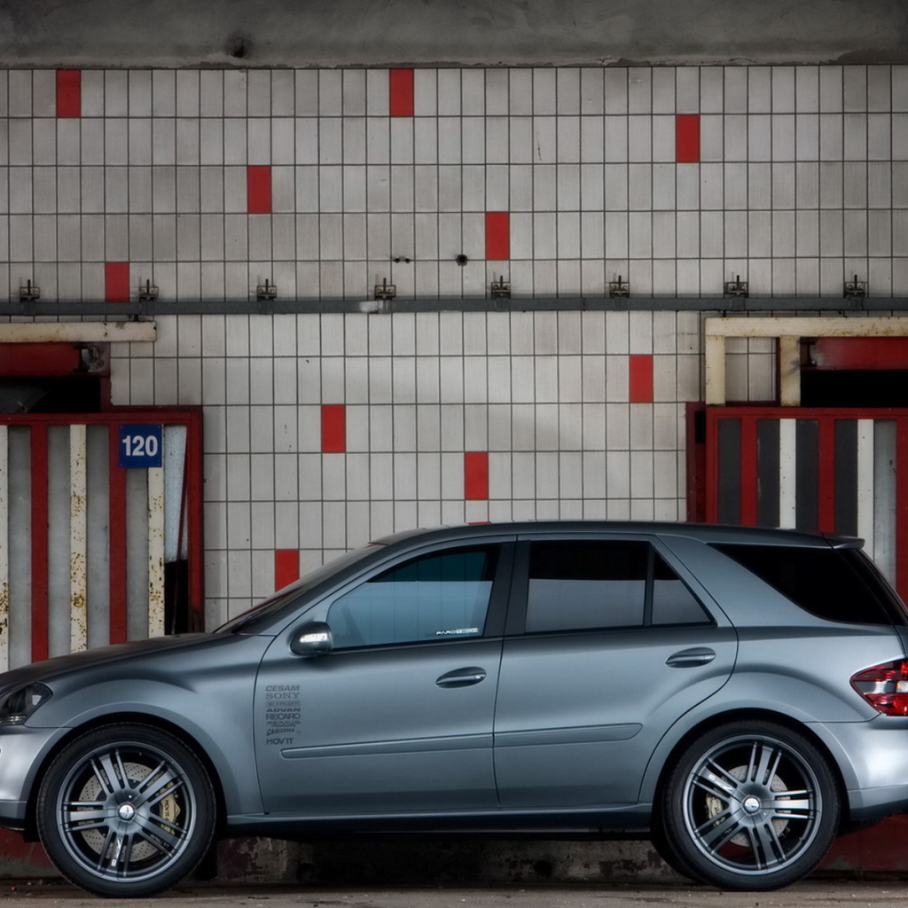 Мерседес Бенц МЛ 500 Ураниум в боксе