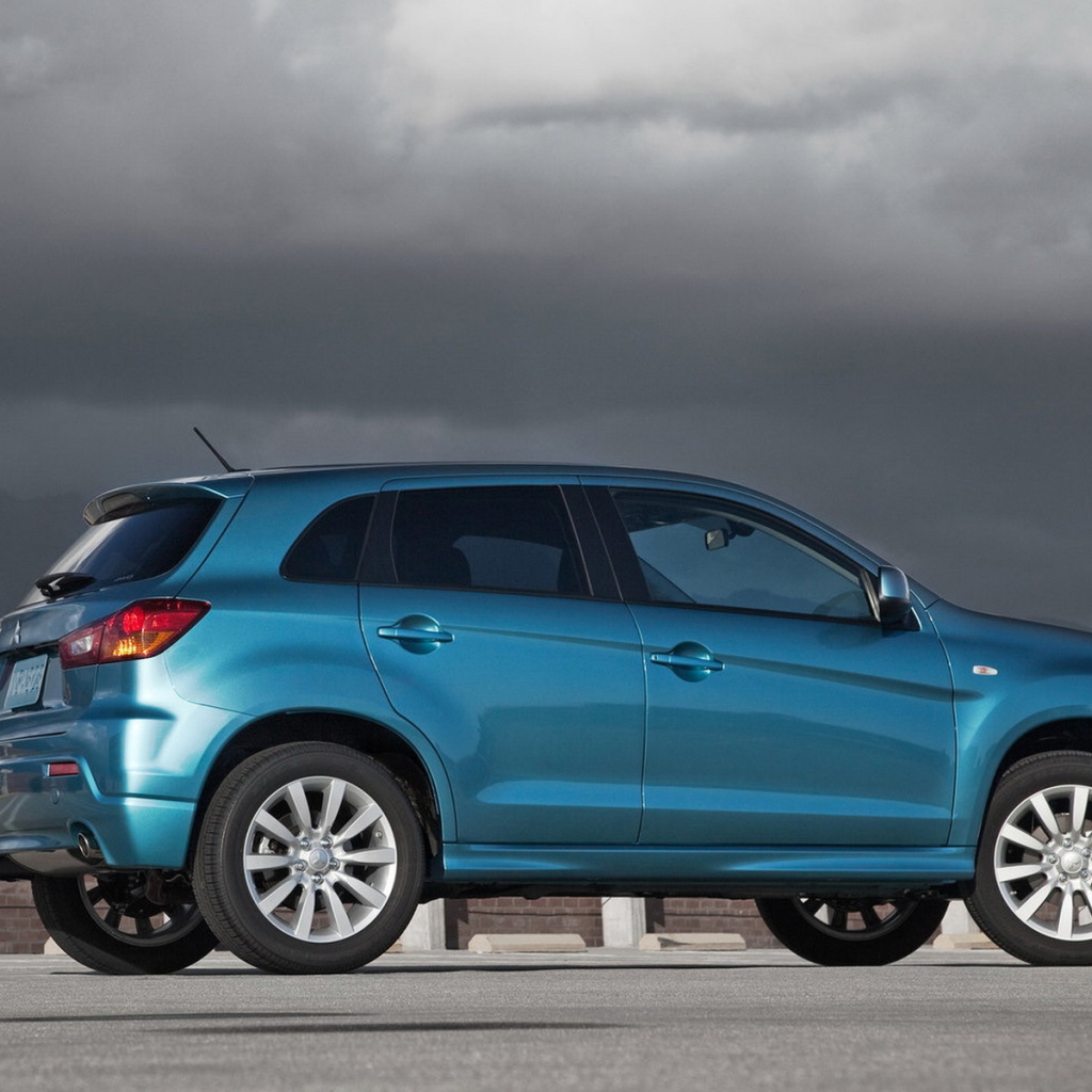 Митсубиши CUV