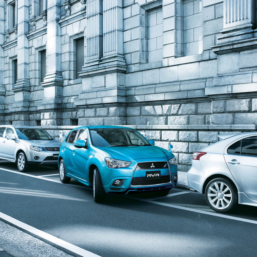 Mitsubishi RVR на паркинге