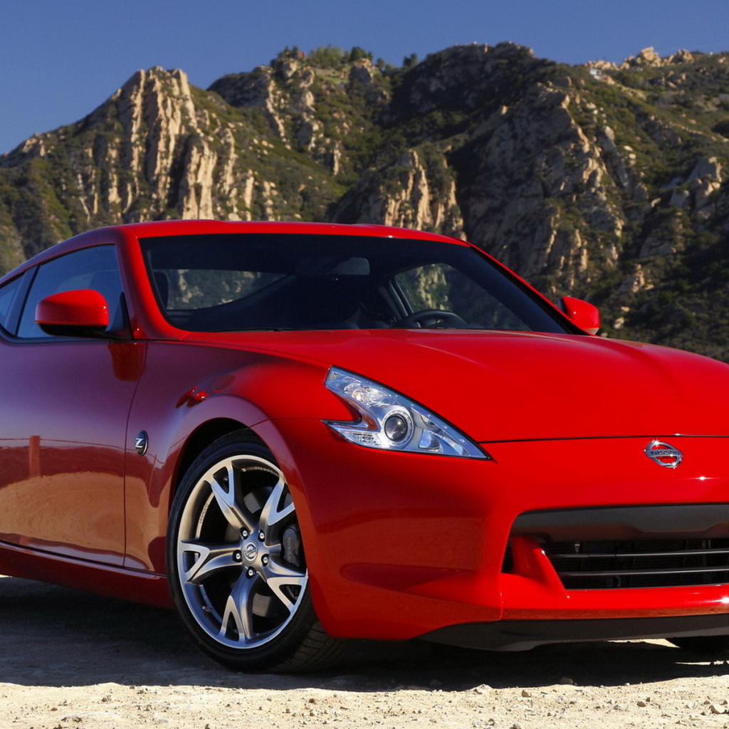 Ниссан 370z в красном кузове