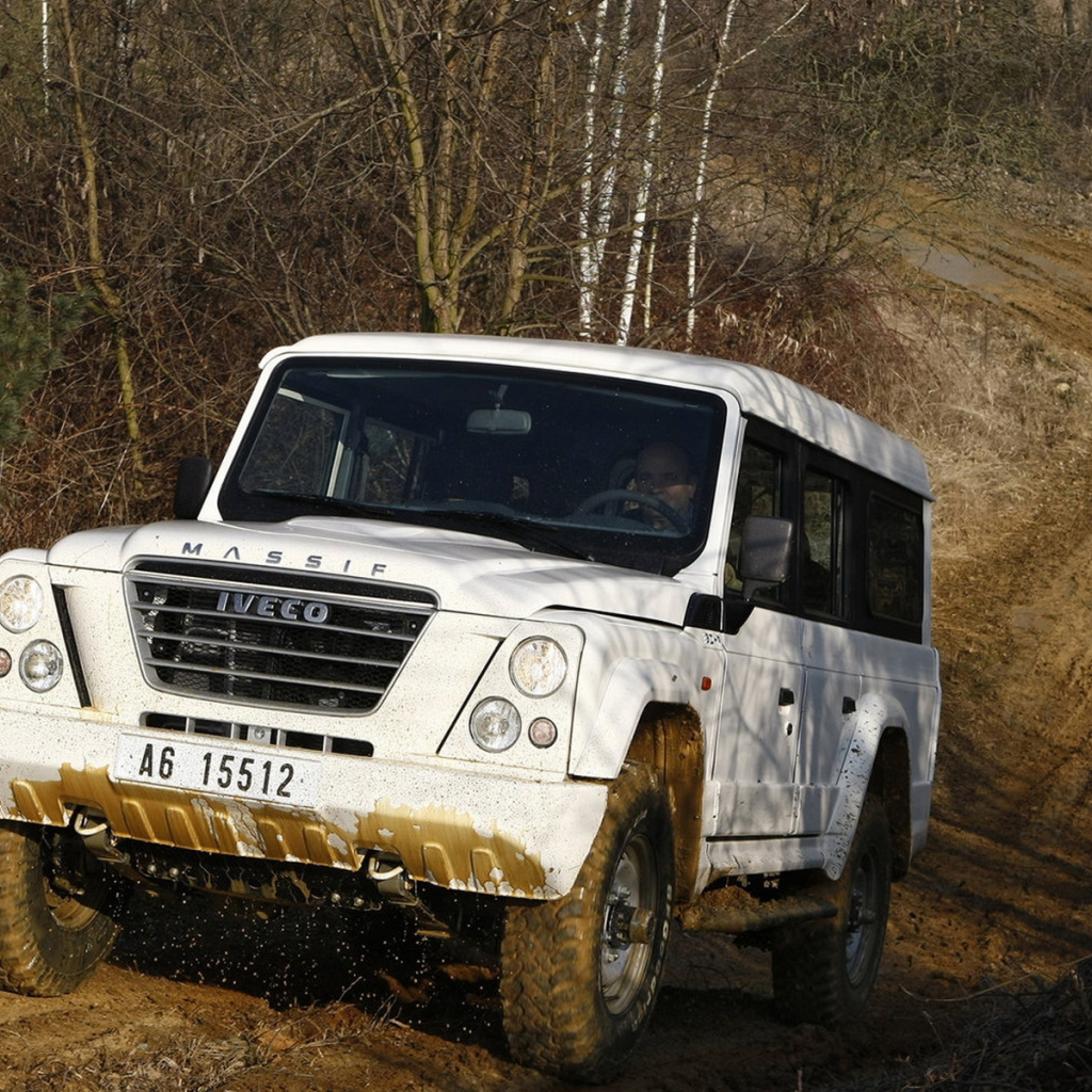 Ивеко Массиф в белом цвете