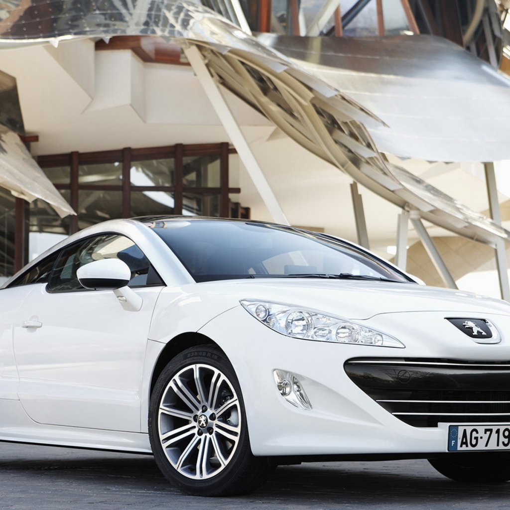 Пежо RCZ в белом цвете