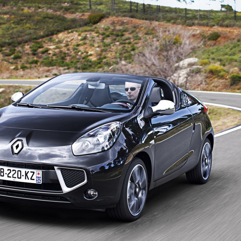 Renault Wind наслождаясь дорогой