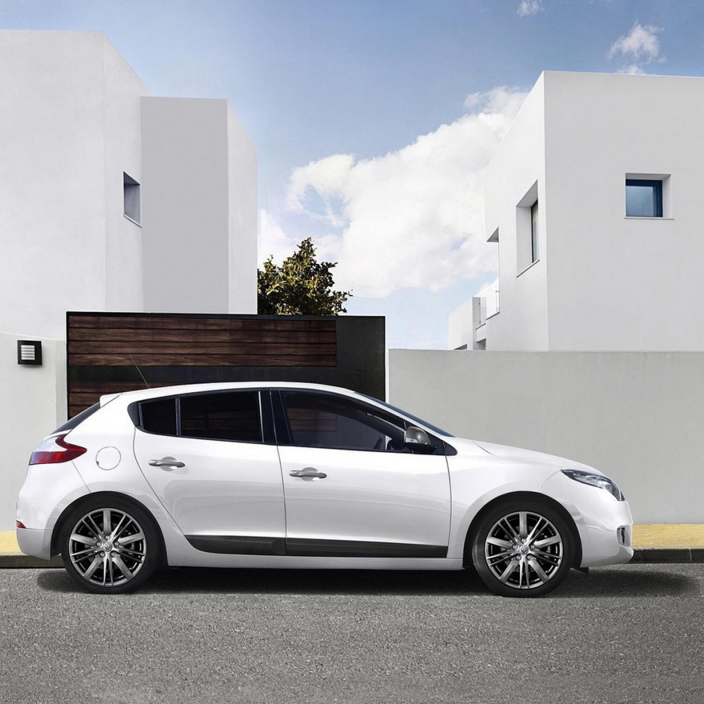 Белоснежный Рено Меган Купе