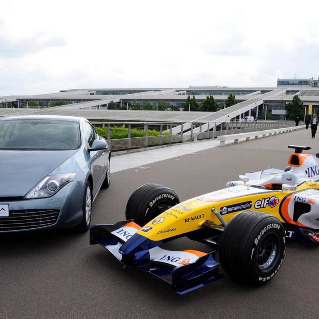 Renault Laguna Coupe мощь и грация спортивного болида