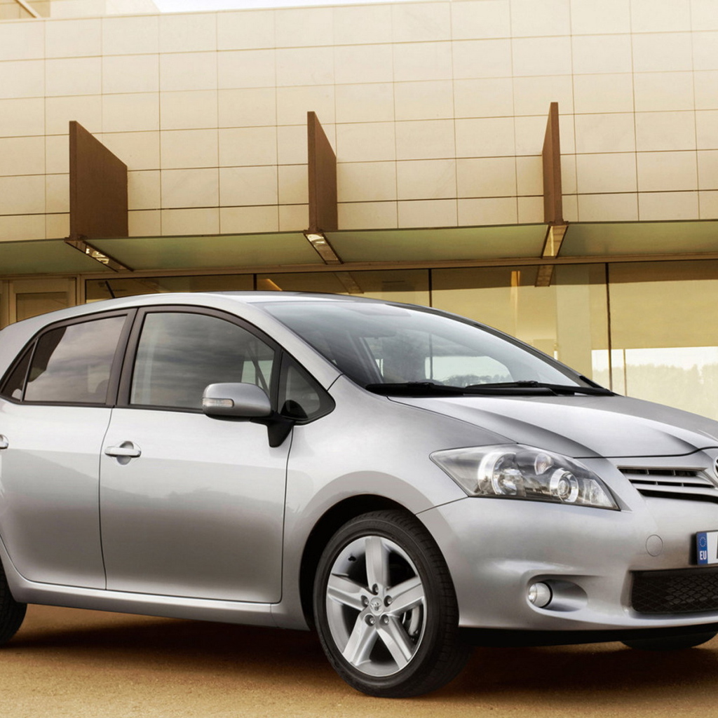 Тойота Аурис