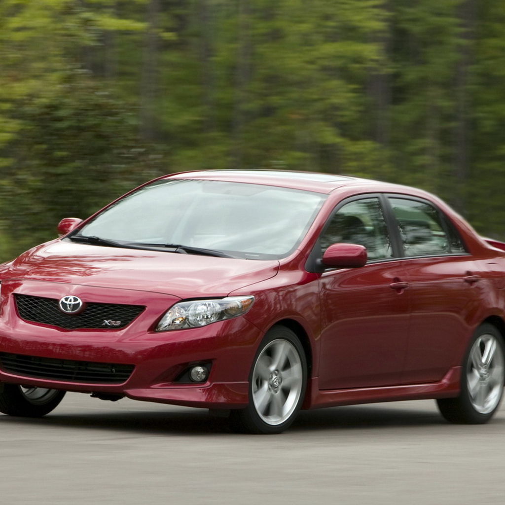 Тойота Королла в движении