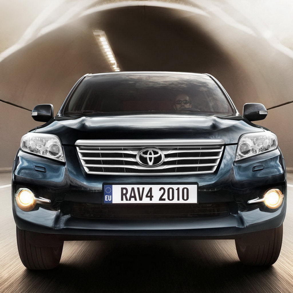 Тойота РАВ 4 выезжая из туннеля