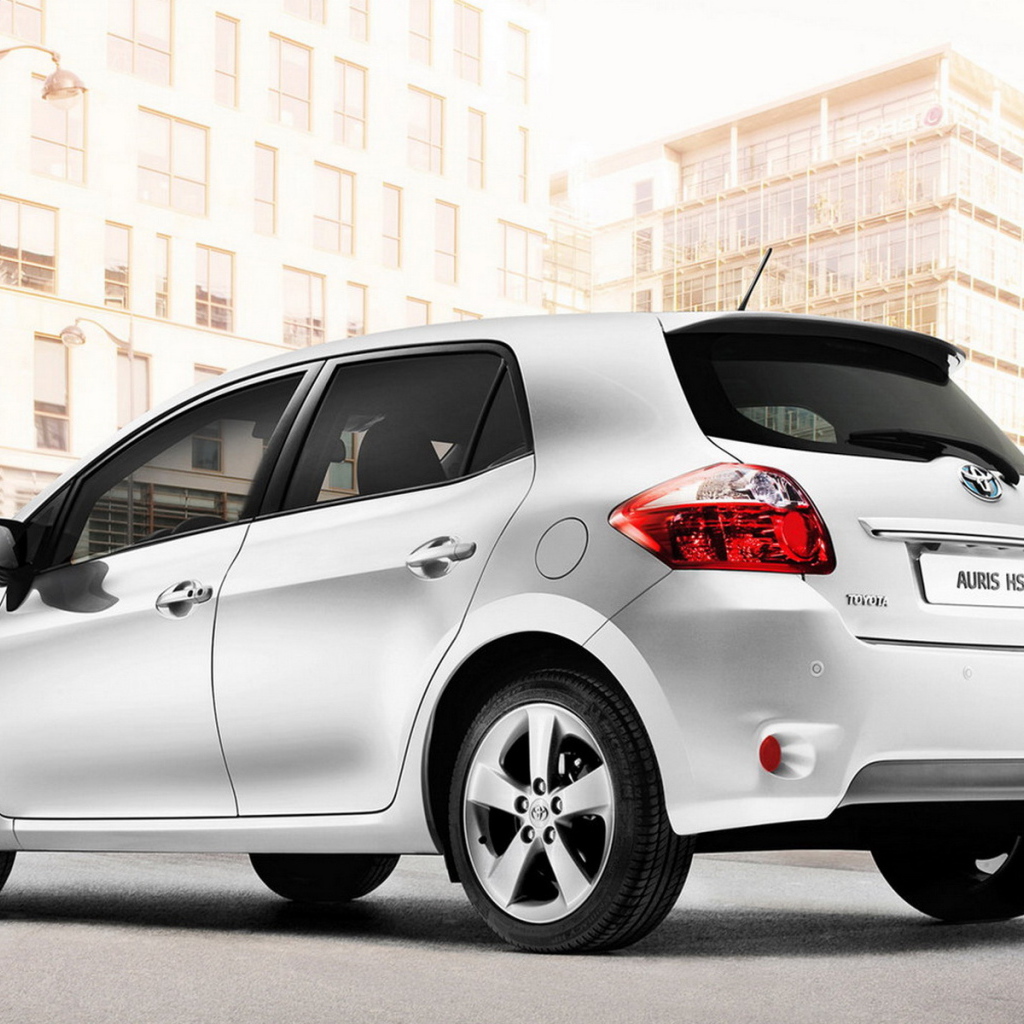 Тойота Аурис свой в городе
