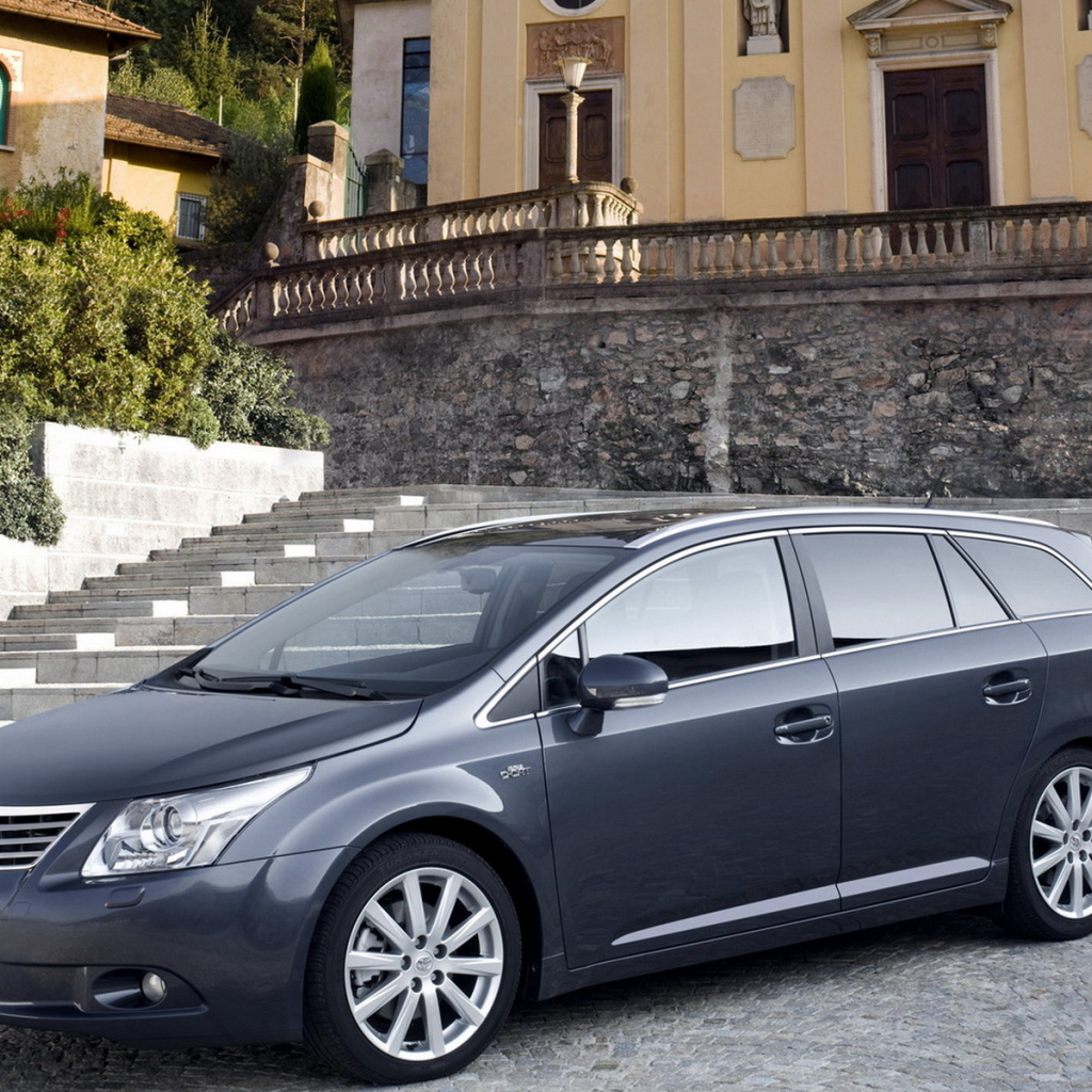 Тойота Авенсис Вагон