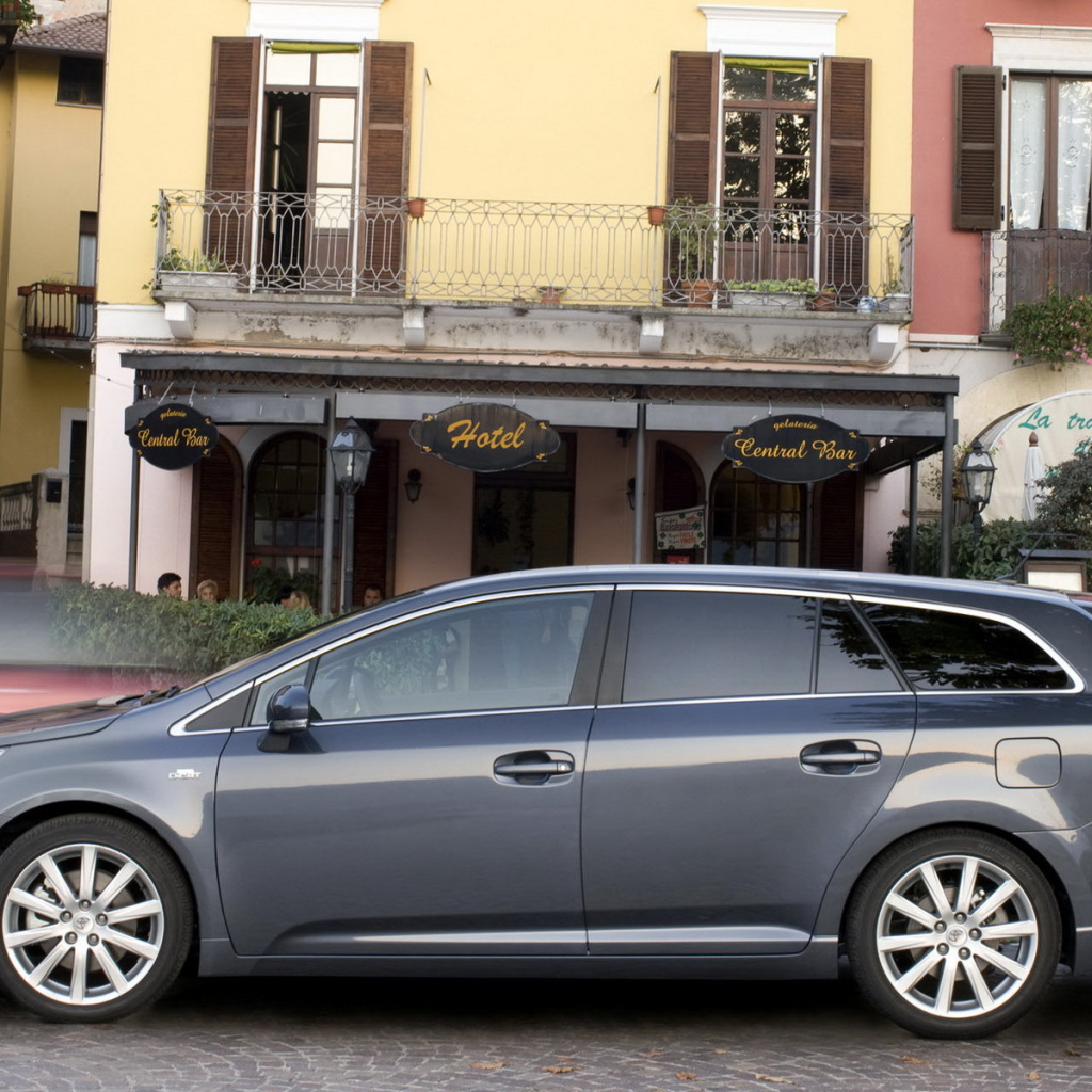 Тойота Авенсис Универсал