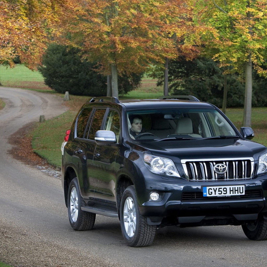 Тойота Ленд Крузер в движении