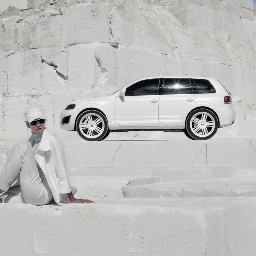 Parotech Sony Volkswagen Touareg среди каменных утесов