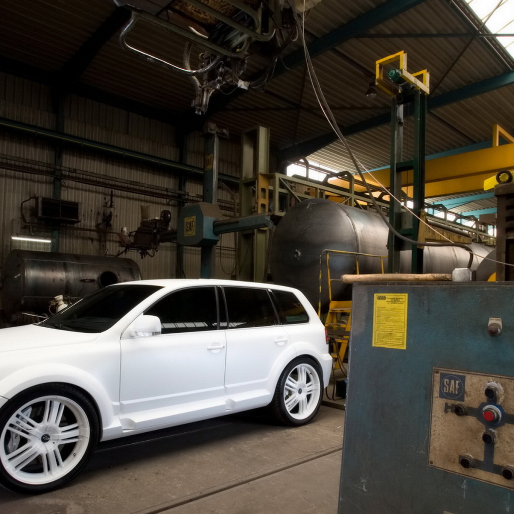 Белоснежный Волксваген Тоурег