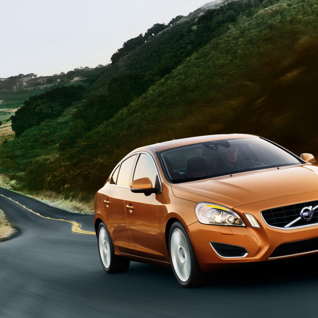 Volvo S60 направляясь в горы