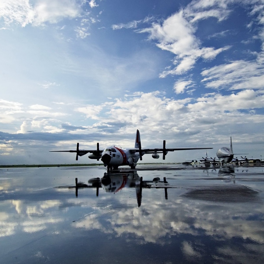 Самолеты на взлетной полосе
