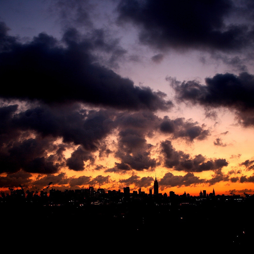 Поздний городской вечер
