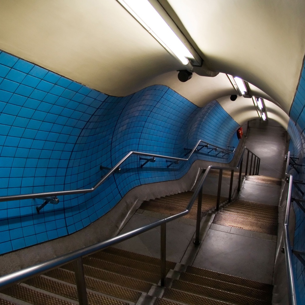 Спуск в метро