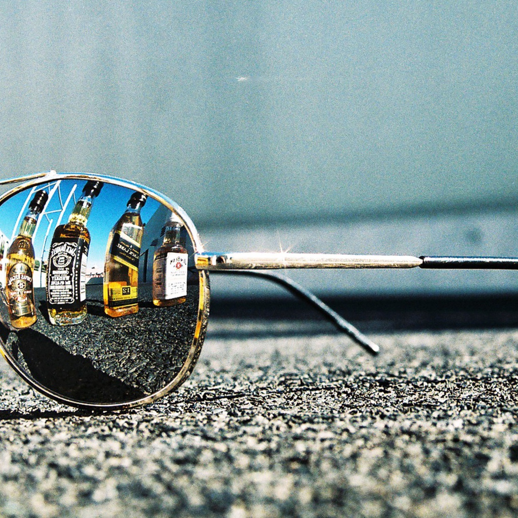 Очки и виски