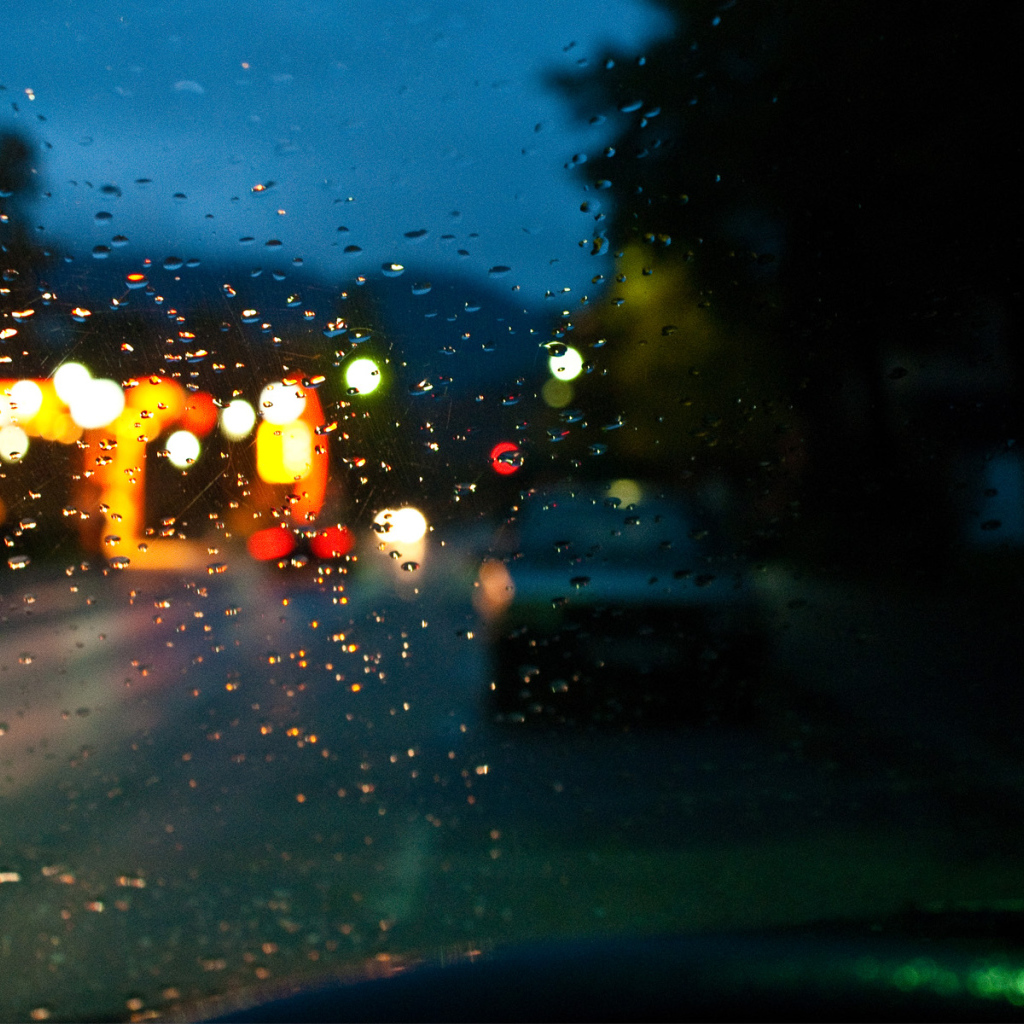 Дождь за лобовым стеклом