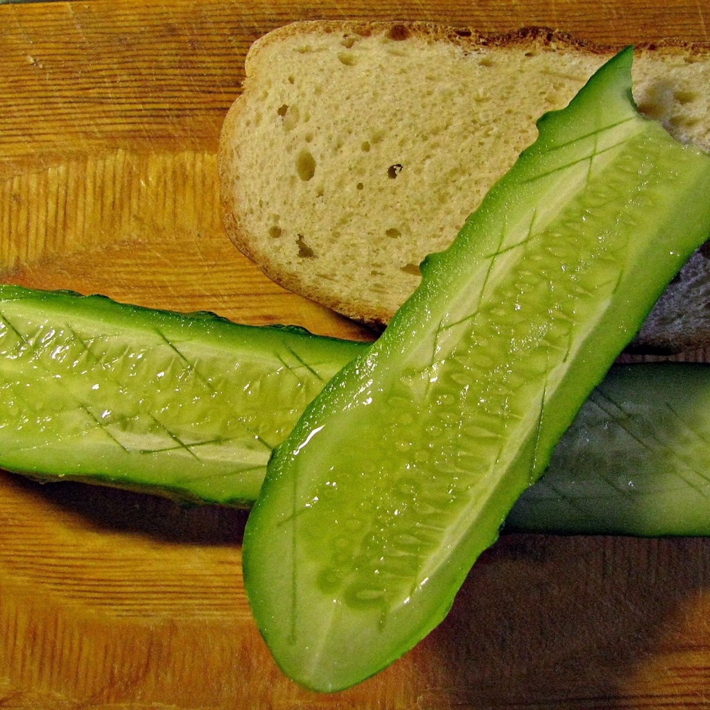 Хлеб с огурцом