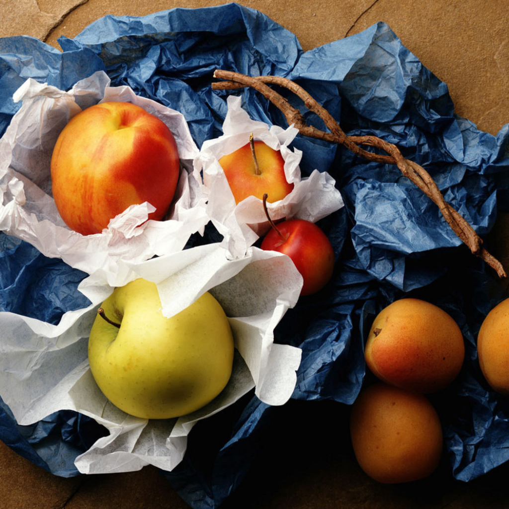 Персики и яблоки