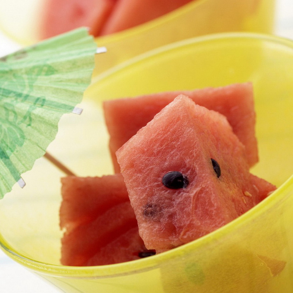 Арбуз под зонтиком