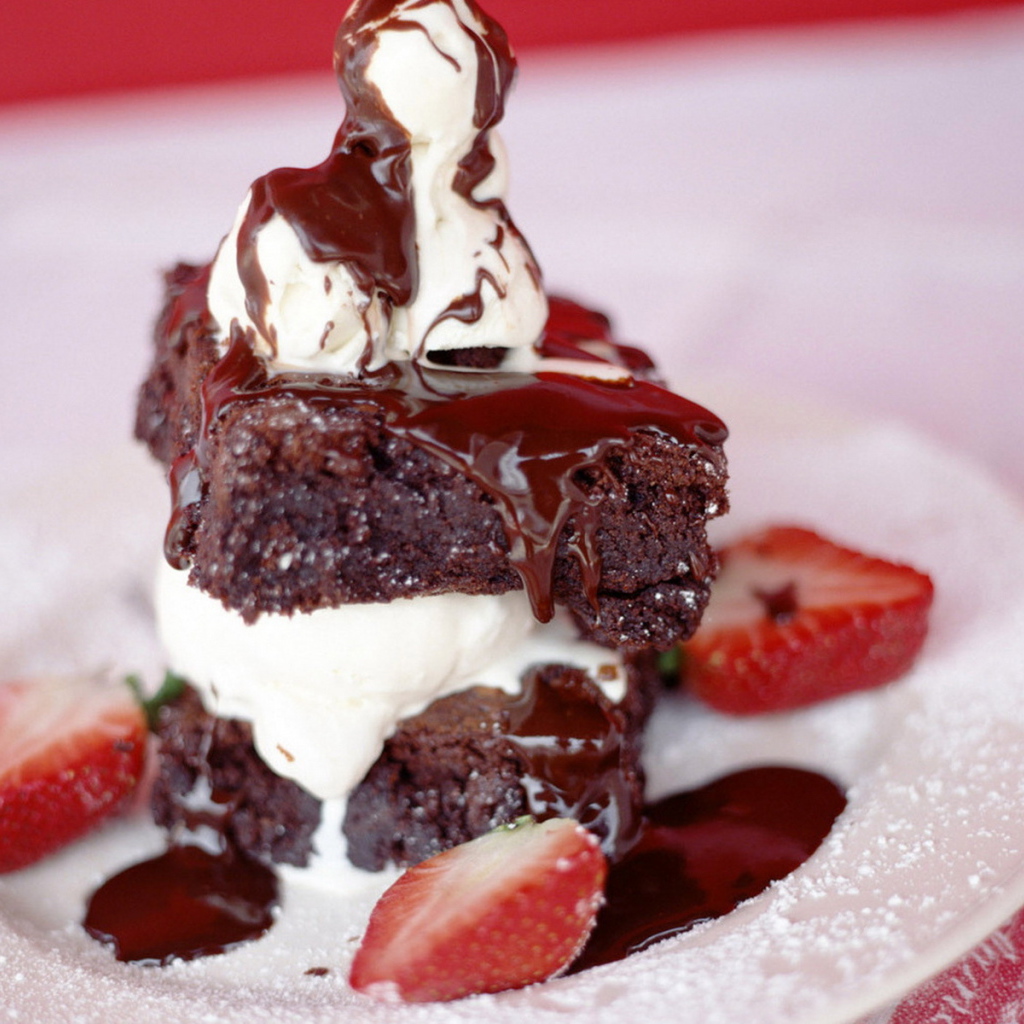 Шоколадно-клубничный десерт
