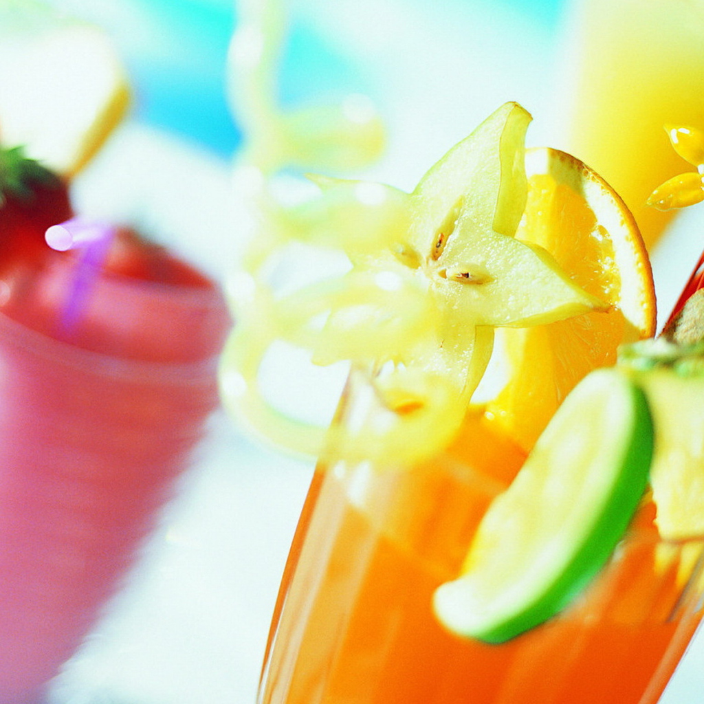 Коктейли с кусочками фруктов
