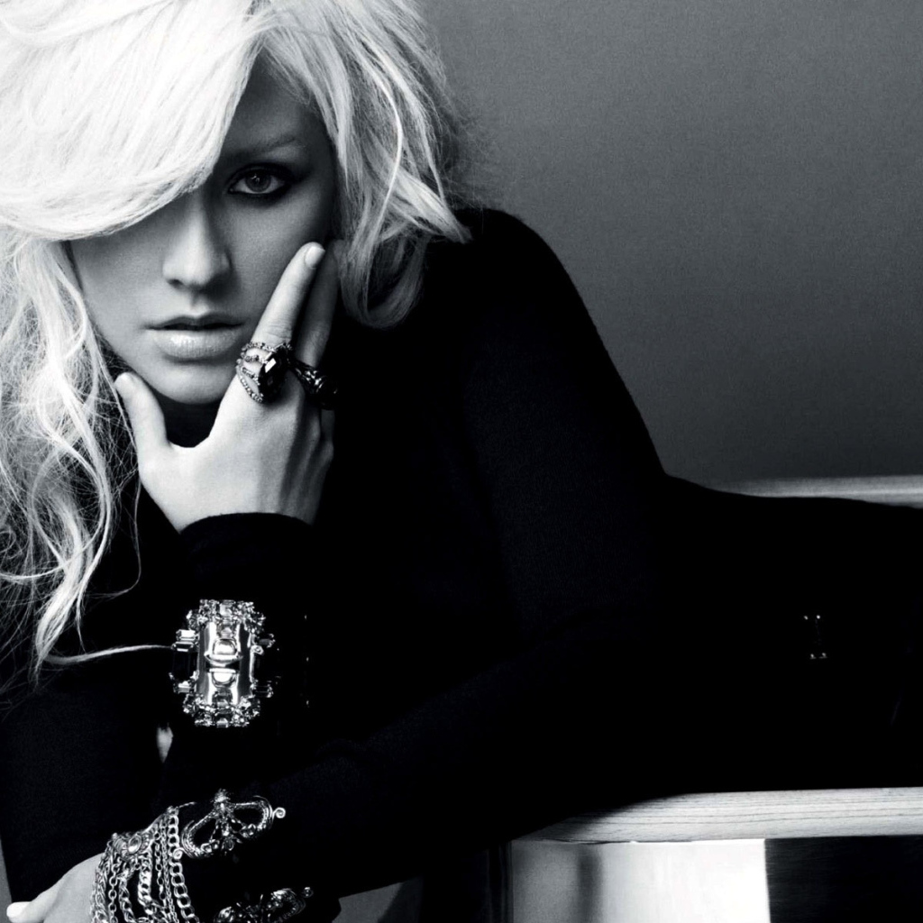 Кристина Агилера в черном