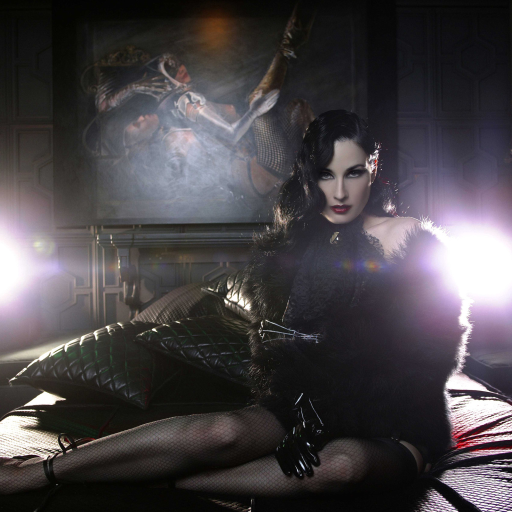 Черноволосая леди