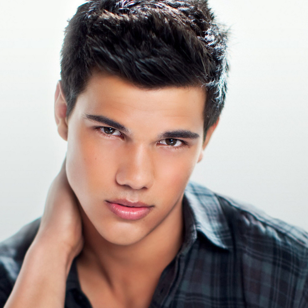 Тэйлор Лотнер