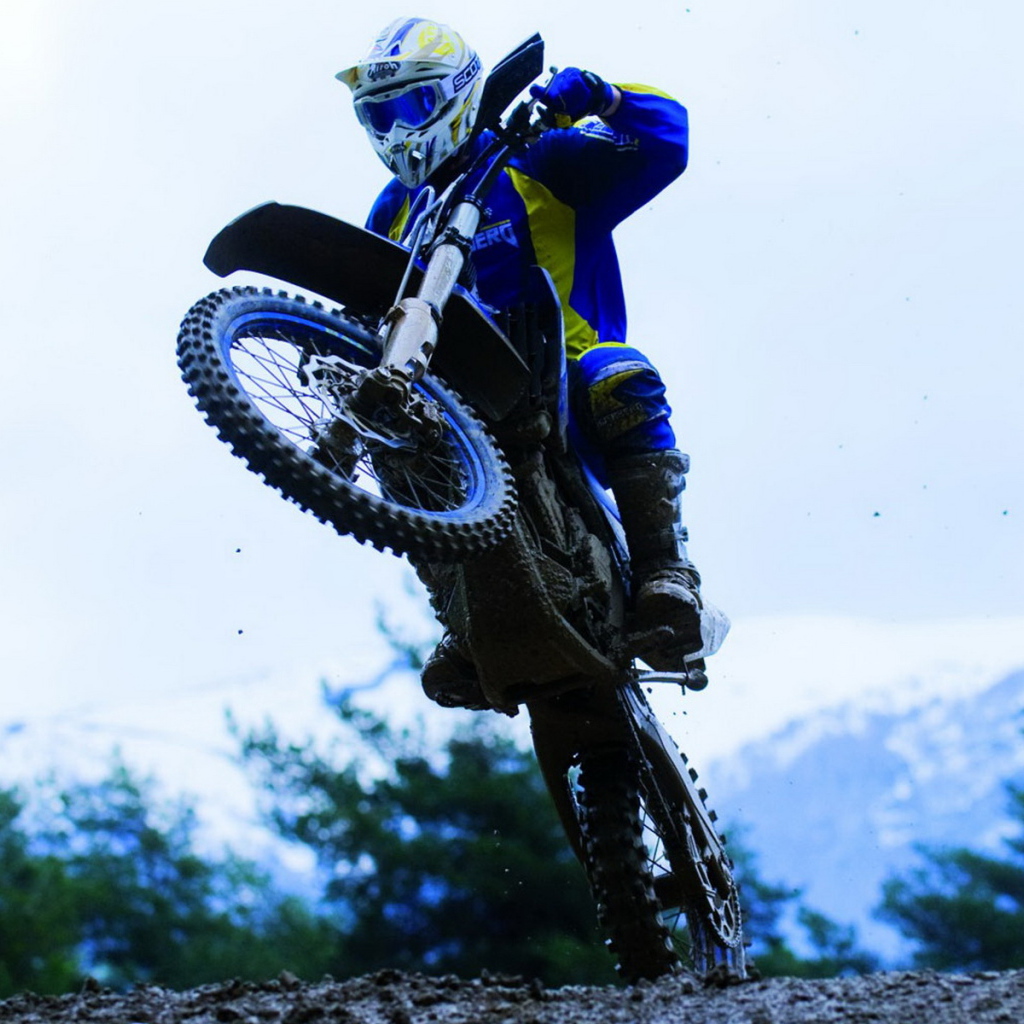 Хьюзаберг FX450 в прыжке