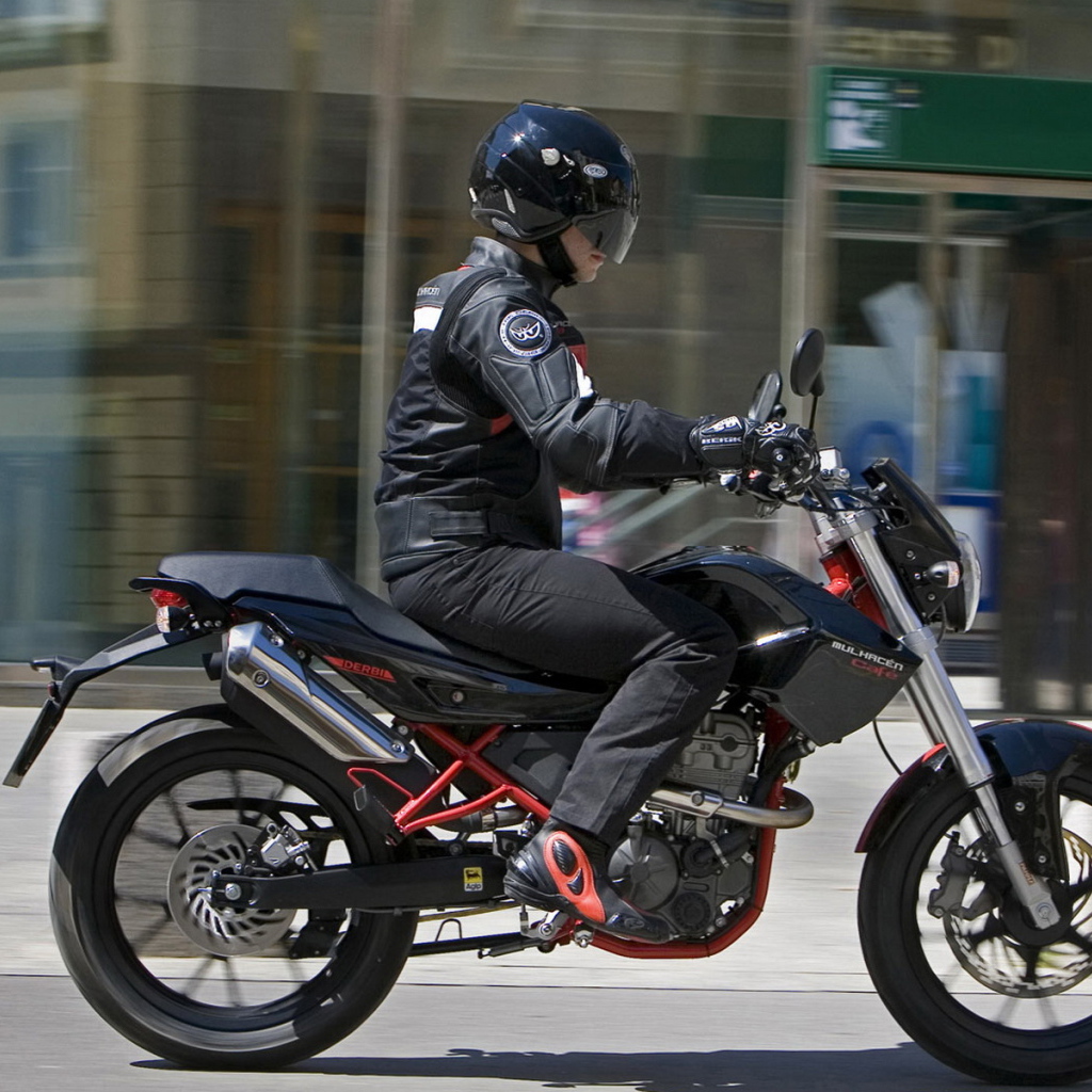 Дерби Мулачен в движении