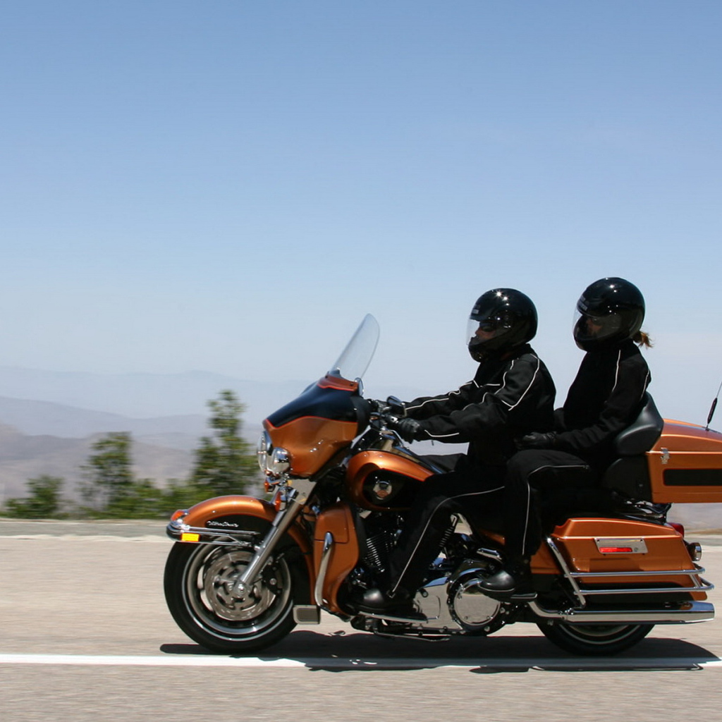 Харлей Девидсон FLHTCU