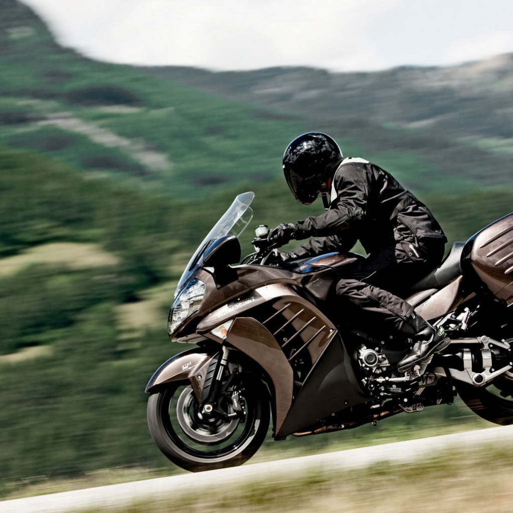 Кавасаки 1400 GTR по дороге