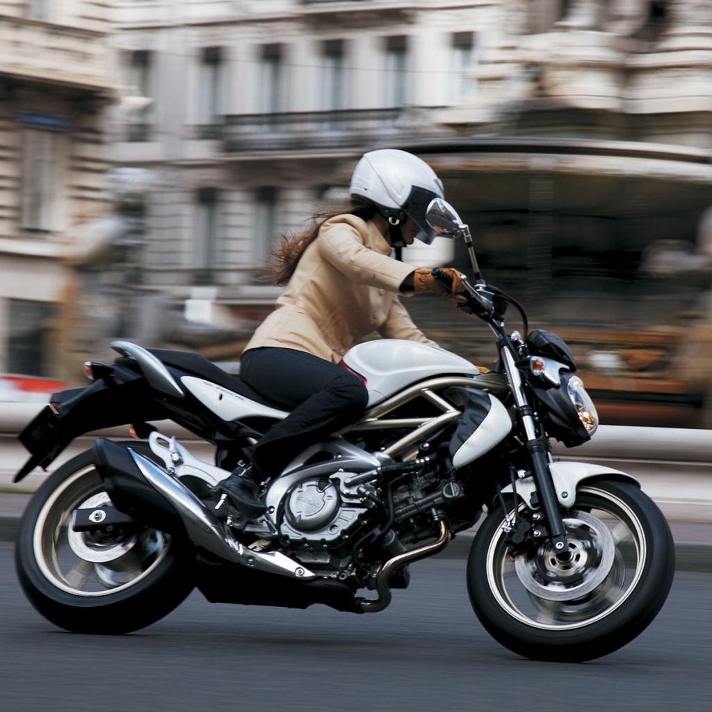 мотоцикл Сузуки F650