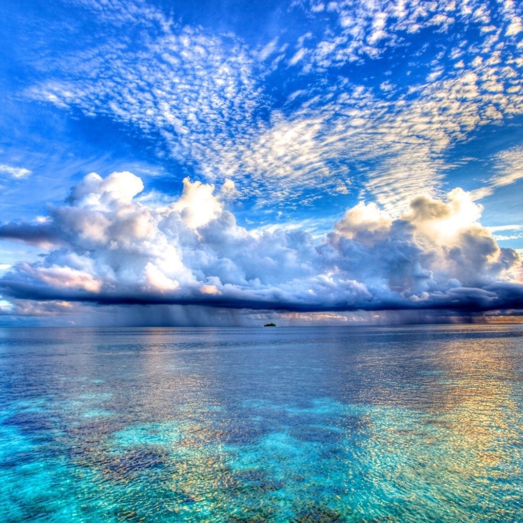 Облака над морем