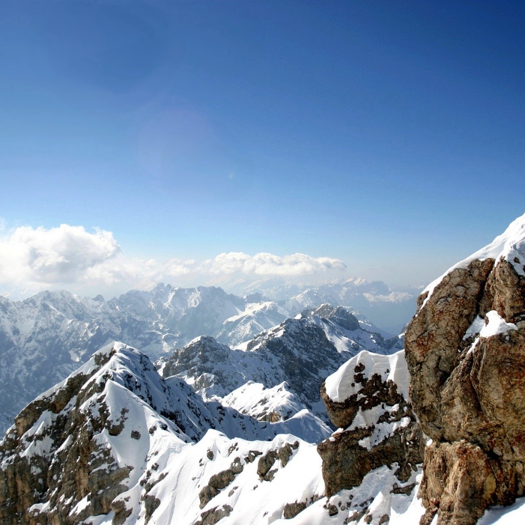 На вершине горной гряды