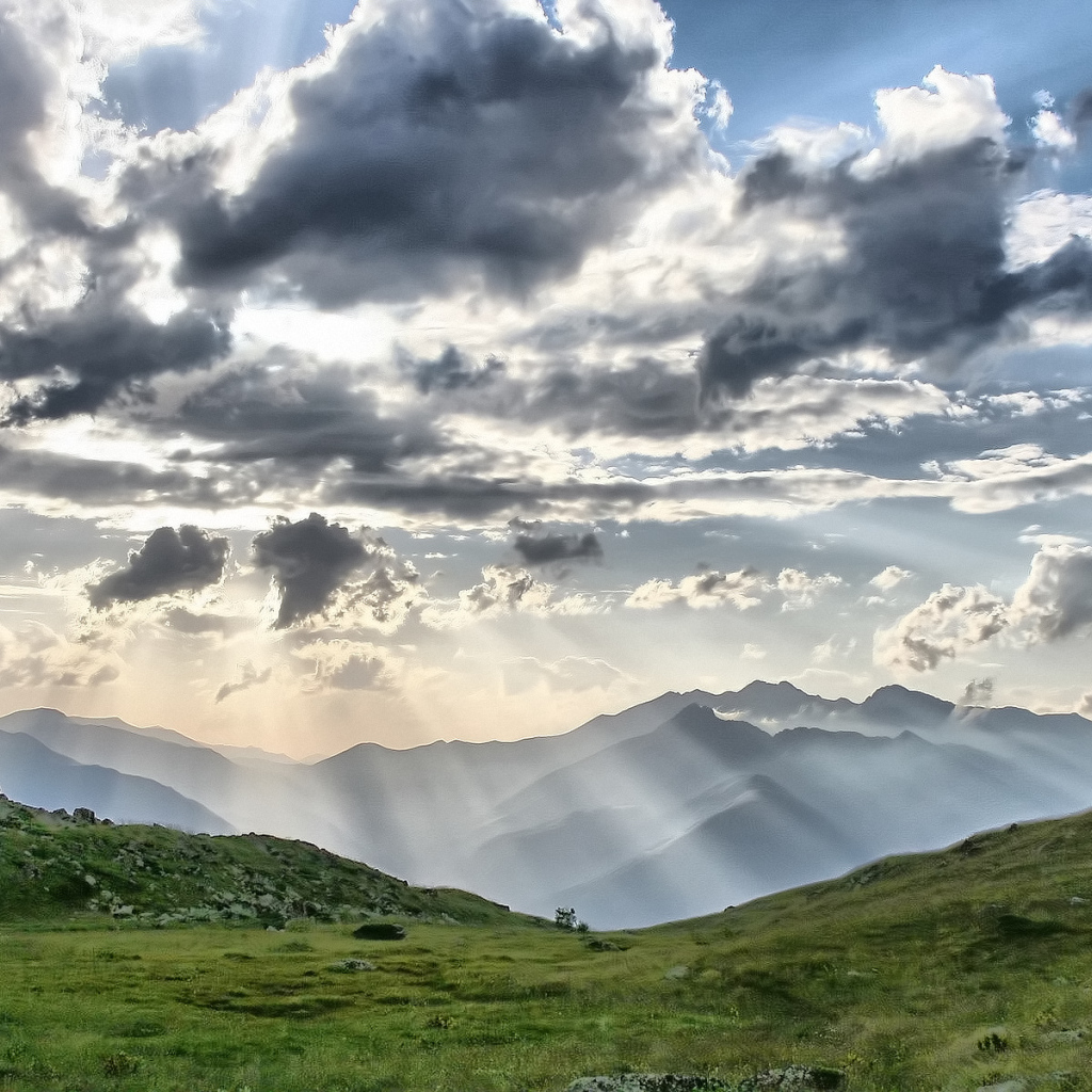 Горы на горизонте