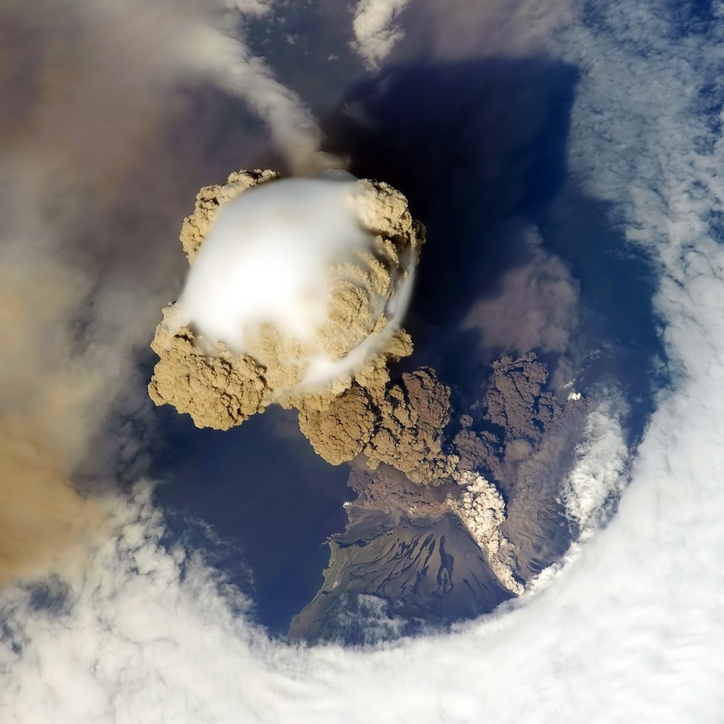 Извержение вулкана