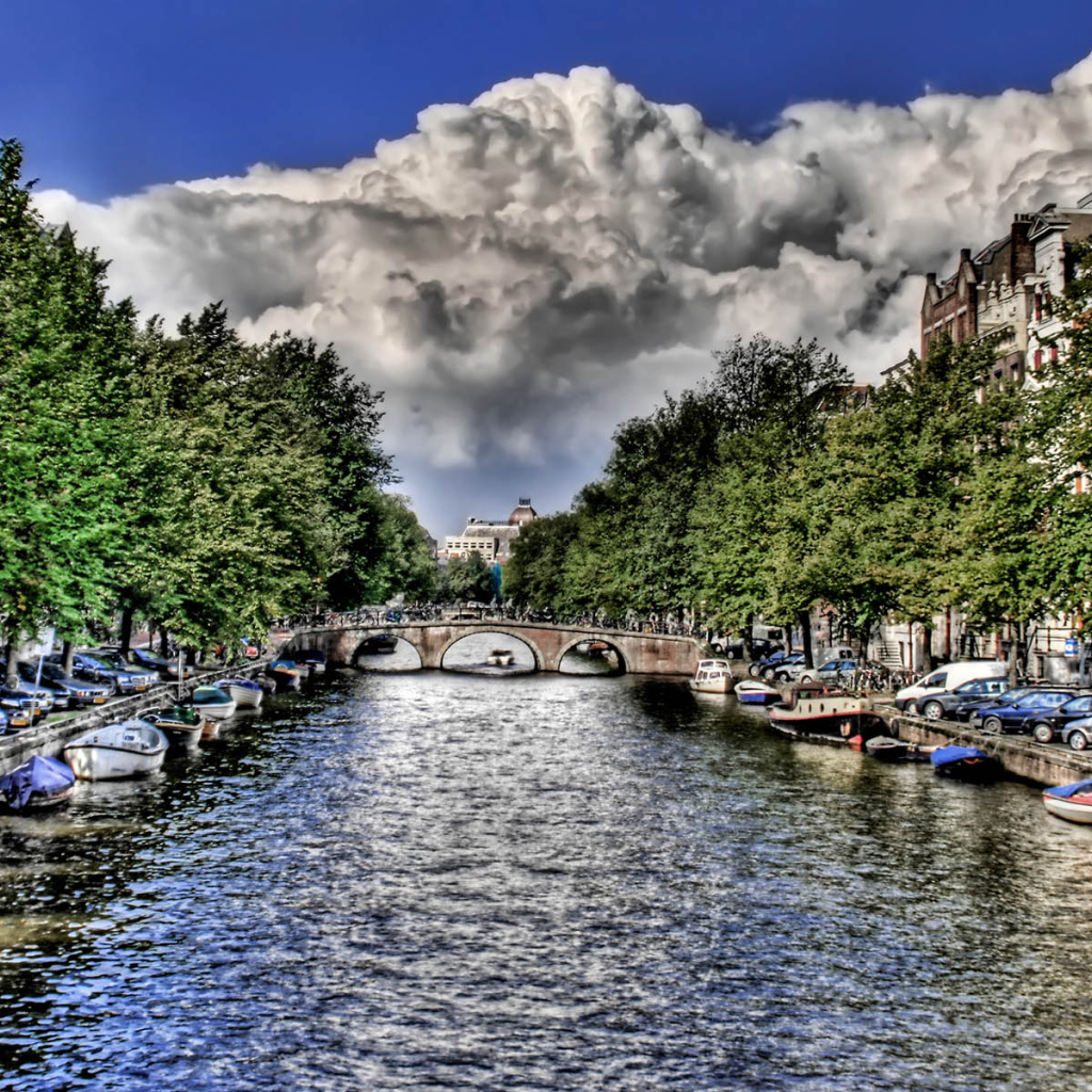 Река в городе