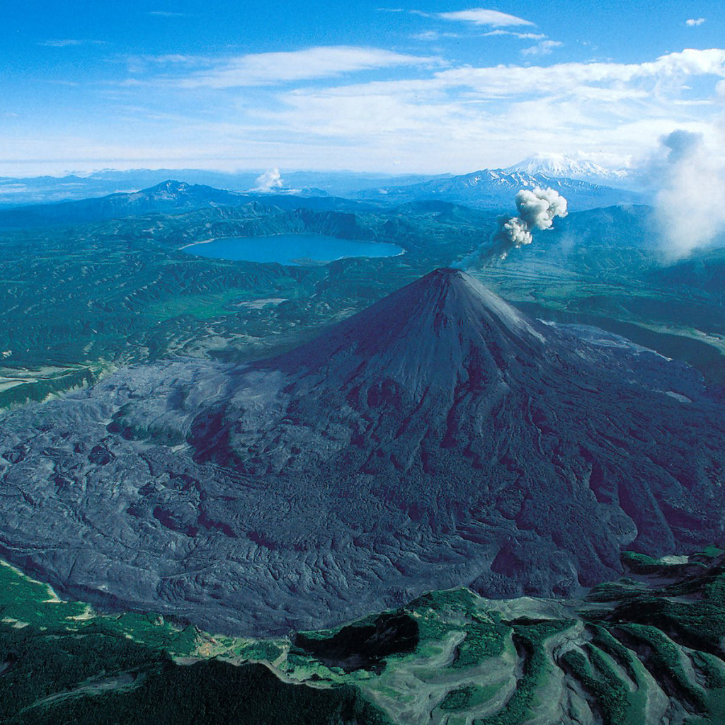 Огромный вулкан