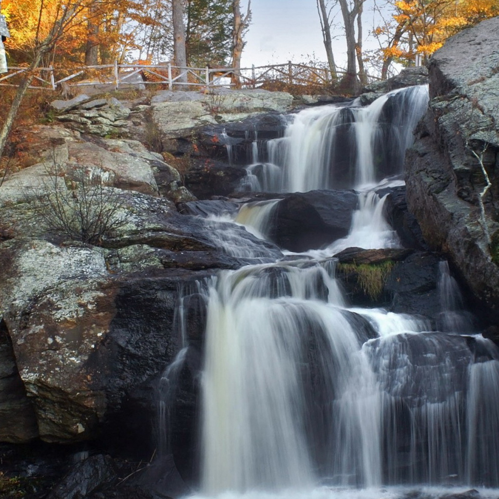 Осенний водопад