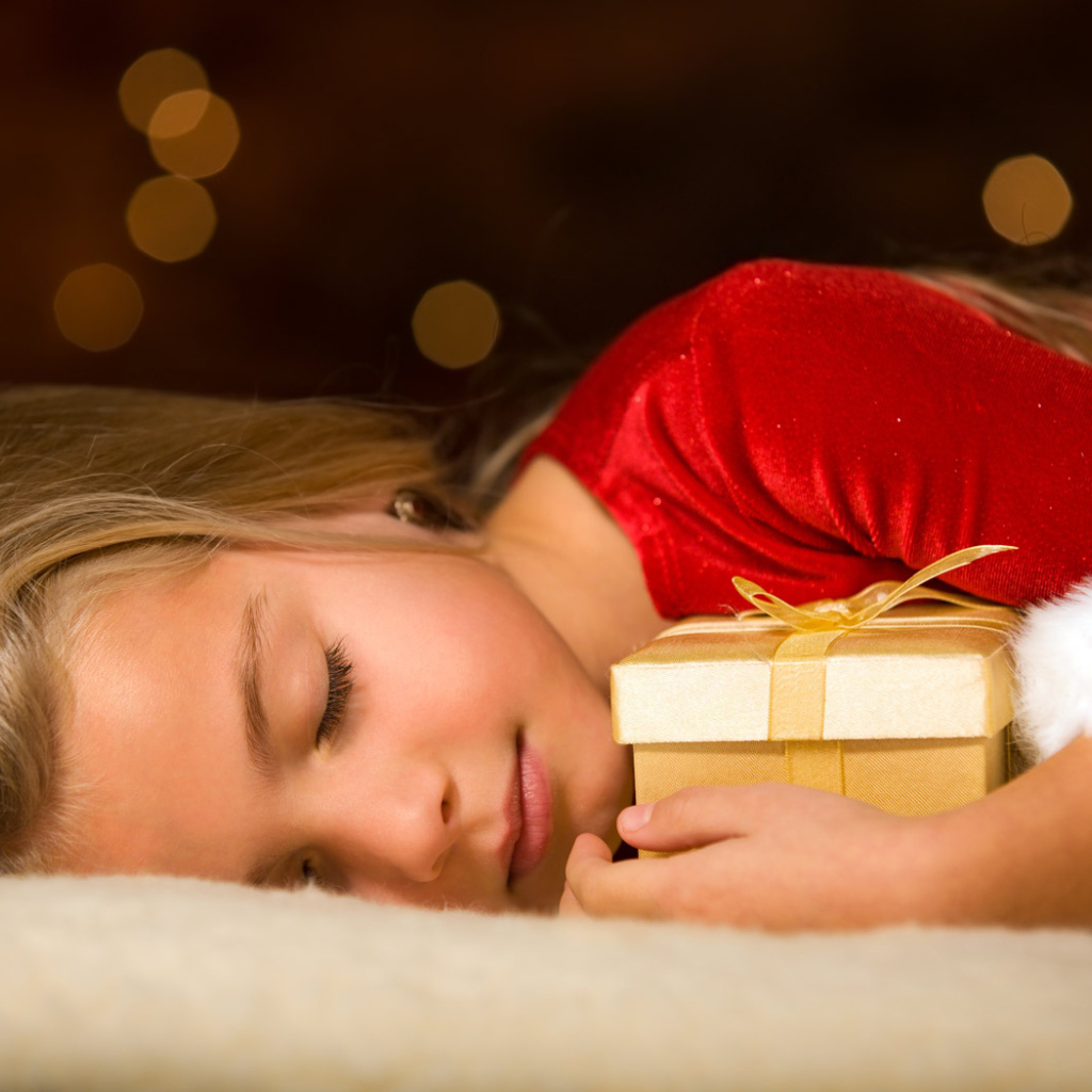 Уснувшая девочка