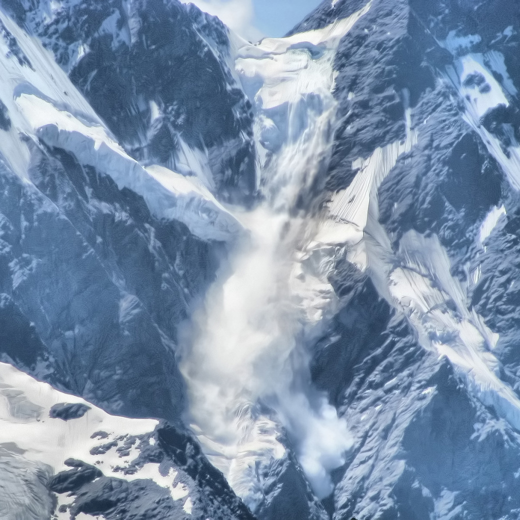 Сход снега с гор